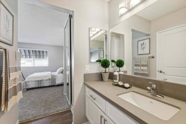 $3,599 / 3br - 1465ft2 - Washer & Dryer Included, 2 Swimming Pools, Energy-Efficient Appliances (Wilmington Ca)63701148320259121