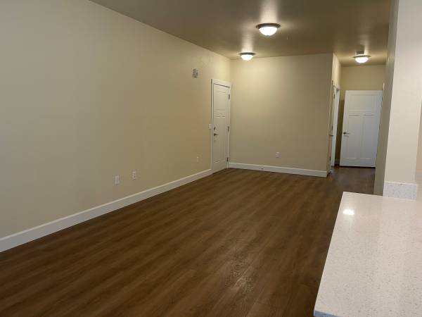 $1,749 / 2 habitaciones - 966 pies² - ¡Alquiler con descuento aquí en The Landing!!! (Vancouver)63831397316865122