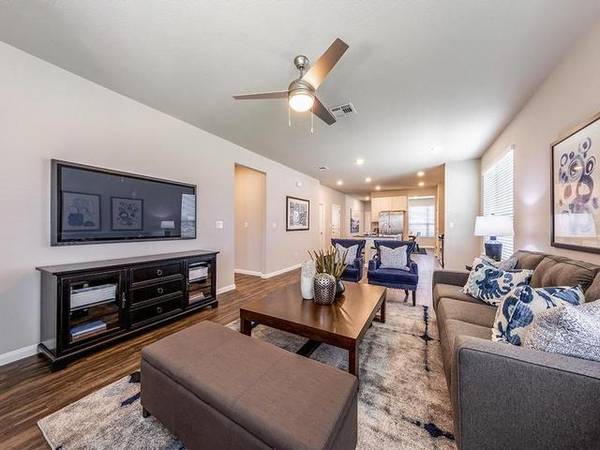 $2,525 / 4br - 1882ft2 - Front Yard and Fenced Back Yards, Fitness Center (Georgetown)63979115798146122