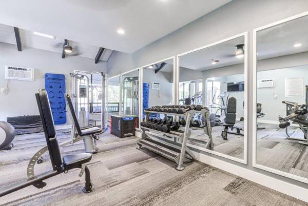$2,095 / 2br - 1002ft2 - Elevate Your Lifestyle: 2 BR/1 BA with Fitness Center Access63786614019841124