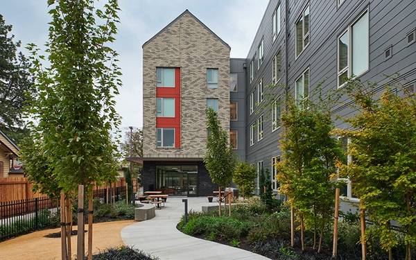 $978 / 1br - 488ft2 - On-Street Parking, Ceiling Fans, Patio/ Balcony (9777 NE Glisan St, Portland, OR)63956354273411123