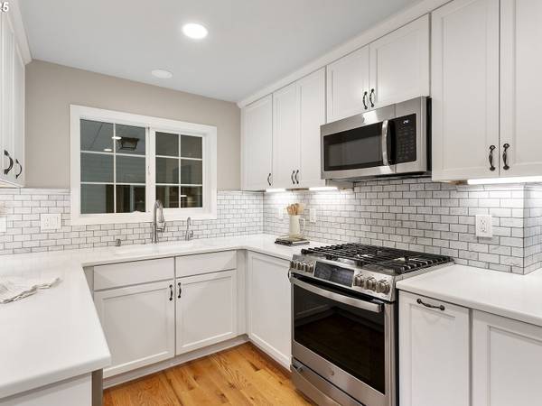 $924,900 / 4br - 3221ft2 - Once-in-a-Lifetime! Downtown Ridgefield Home w/ Grand Architecture (Ridgefield)64297999191937122