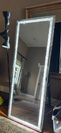 Luxury lighted floor mirror 1