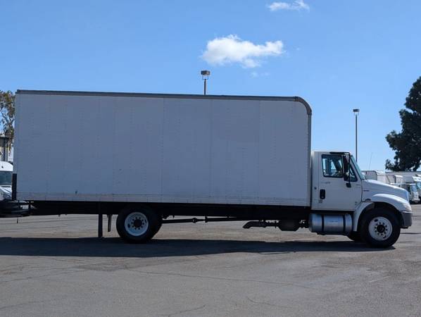 2012 International Durastar 4300 24FT - Photo 8