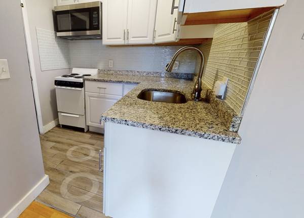 $1,050 / 3br - Room for Rent | 218 Western Avenue Unit 3 | Available Now (Cambridge)63828265233153120