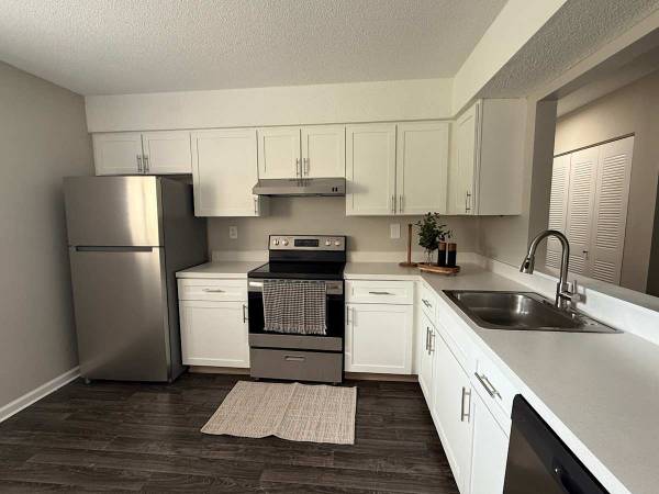 $2,245 / 2br - 1050ft2 - Community Room, Clubhouse, Bathrooms with Full-Size Tubs (1 Old Canal Way, Simsbury, CT)63989075445122120