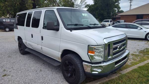 Ford E-350 Super Duty Passenger Van 2014 - $4500 (Nashville)63470756122883123