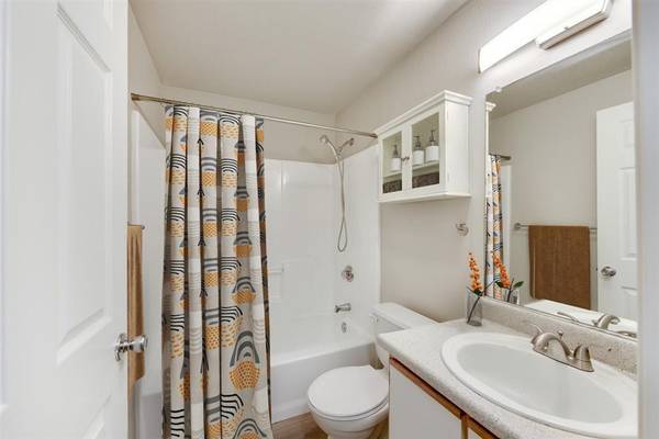 $1,545 / 1br - 731ft2 - Recorra esta joya escondida en Oregon City-¡Amplio departamento de 2 habitaciones/2 baños! (Oregon City)63841706941187121