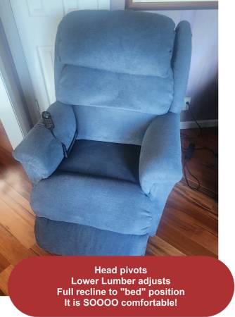 2 Astor Platinum LaZBoy recliners - 1.5yrs Excl cond. Lightly used 1