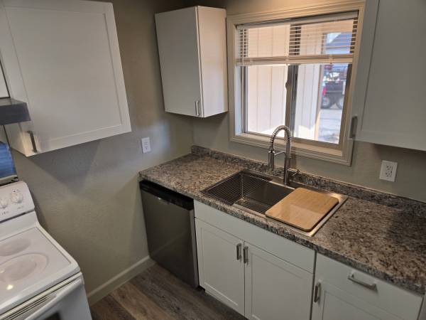 $2,399 / 3br - 3 Habitaciones, Recién Remodelado, Solicitudes Gratuitas, Patio Cercado, Garaje (Independence)63660428716545122