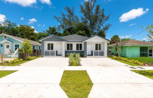 $1,150 / 2br - Beautifully Renovated 3-Bedroom Home with Backyard Patio (Fort Lauderdale)63769617712385120