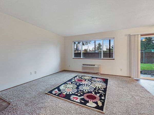 $1,850 / 3br - 5 Parks within Miles, Playground - 3 Bed 2 Bath w Lots to Do (SE Portland)63914854258307124