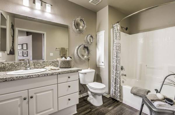$3,243 / 1br - 810ft2 - Calefacción y aire acondicionado central, pisos de estilo madera, eventos para residentes (University City)63663836613121123