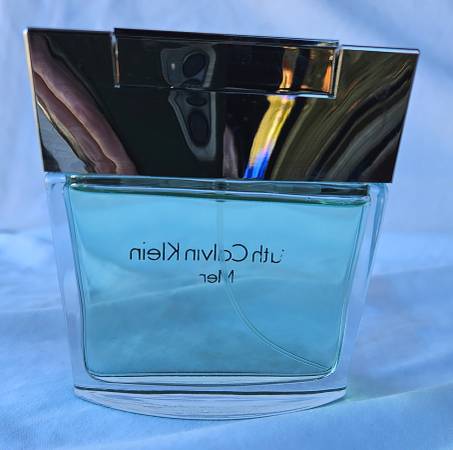 TRUTH de Calvin Klein para Hombres 3.4 oz EDT Spray como nuevo - $25 (Tacoma)63435973135107122
