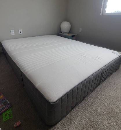 Queen mattress (excellent condition) 1