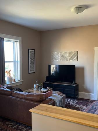 $1,700 / 2br - 2 bedroom near Lake Louise (Weaverville)64029373996418121