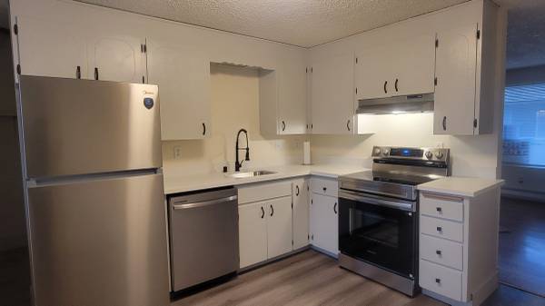 Beautifully remodeled Duplex 2 Bed 1.5 Bath 1