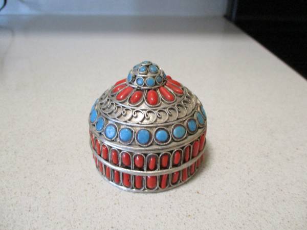 Small round dome top silver beaded box 1