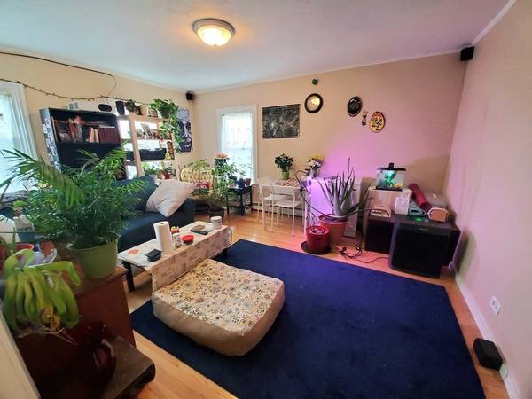 $2,000 / 1br - Somerville 1.5 Bed/1 Bath | Cozy w/ Laundry in Building64213546765313120