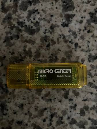 New Micro Center 128GB USB Flash Drive 1
