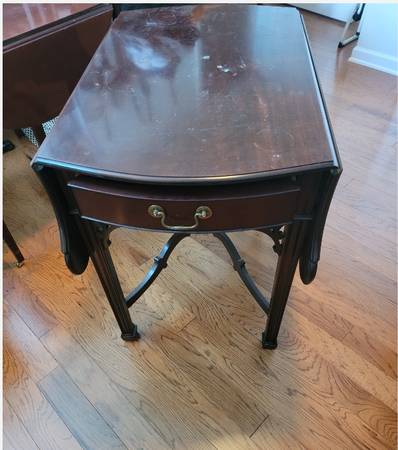 Kindel Winterthur Dropleaf Side Table 1