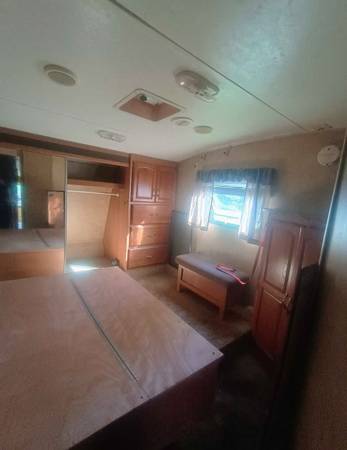 $5,000 Fifth wheel with 3 side outs (Cheifland)63823031462915120