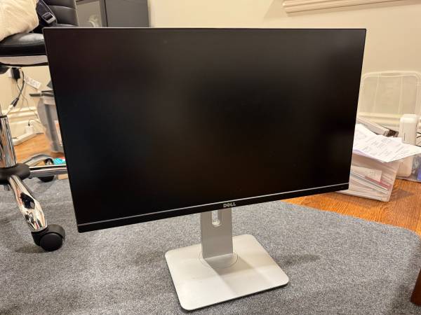 Dell UltraSharp U2414H 23.8" 1080p LCD Monitor - Black/Silver - $80 (Wellesley)63437994225027123