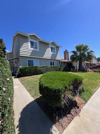 Act fast as this unit will not last!! Lovely Apt! 2 beds / 1 bath!! 1