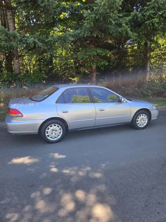 Honda Accord LX de 5 velocidades de 2002 - $3.999 (Snohomish)63617418582145123