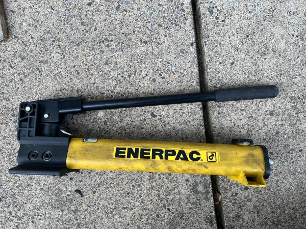 Enerpac hydraulic hand pump 1
