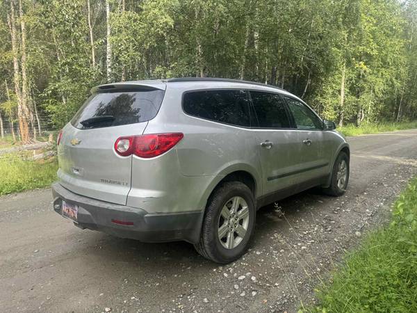 2011 Chevy Traverse LT 4x4, fila trasera - $4.200 (Wasilla)63442752867841124