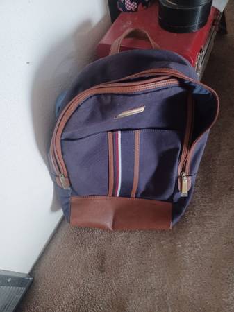 Tommy Hilfiger backpack excellent condition 25 bucks 1