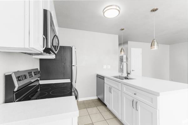 $2,695 / 2br - 760ft2 - 2 Bed/1Bah~Newly Available W/Air Conditioning/Energy Efficient+Parking (berkeley)63936604254722123