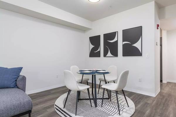 $1,350 / 1br - 744ft2 - Live Large- Open Floor Plan, Tall Cielings, and Brand-New Style! (Richland - Near 240 Bypass)63803243333761120