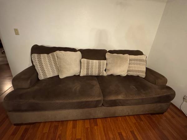 Oversized Brown Couch w/ Pillows Excellent Condition 1