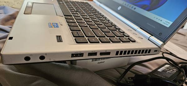 Laptop HP, i5, 16 GB, SSD de 256 GB, Windows 11 Pro, adaptador de corriente - $180 (Greenbush)63439166609539122