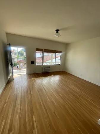 $1,195 / 2br - Bright and open 2-bed, 1-bath end unit condo Close to Park & Hospital (1435 Lomita Blvd #101 Harbor City, CA)64035737820034120