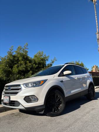 2019 Ford Escape SEL 1