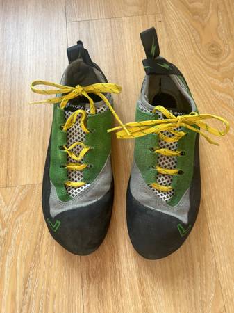 Evolv Climbing Shoes Size 11 1