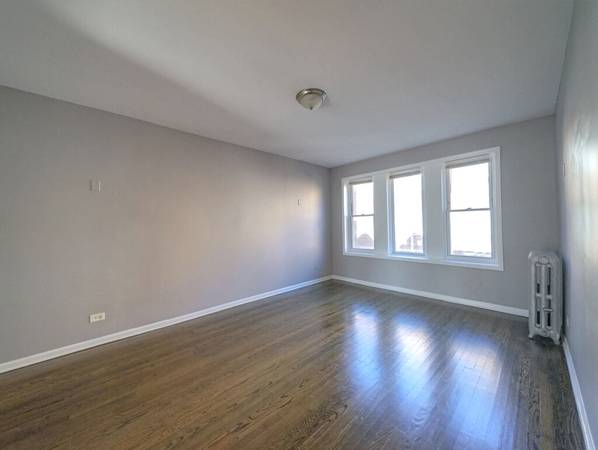 $950 / 2hab - Área de South Shore Jackson Highlands, Rehab Privado {Lavandería/Calefacción Incluidos} (Fuera de 68th Clyde St.)63898983850626120