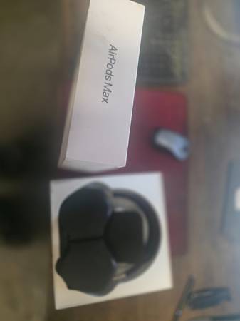 Apple AirPods Max Wireless Over-Ear Headphones 1