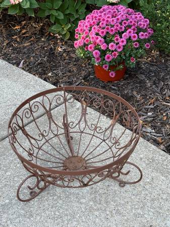 Large Round Footed Decorative Iron Basket 1