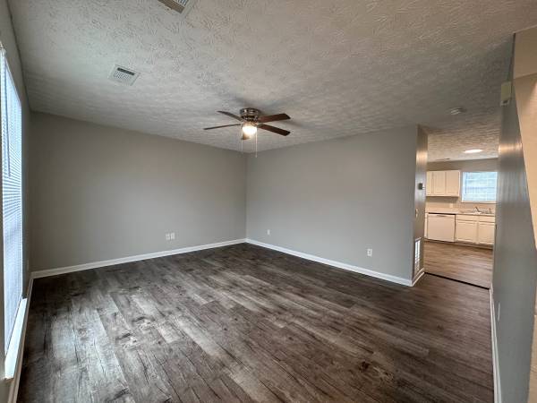 $1,785 / 3br - 1800ft2 - Well located 3 bedrooms, 2.5 bath townhouse in Jefferson City🏠 (Jefferson City)63815695339139121