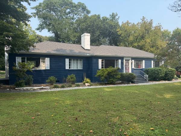 $1,200 / 1br - 650ft2 - One Bedroom Apartment in Holston Hills (10 min. from Campus) (Holston Hills)63815695556481120