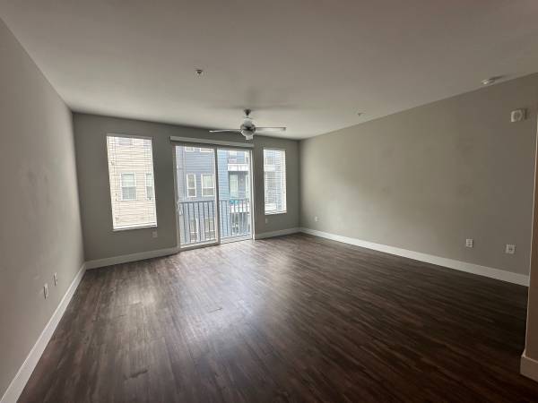 $1,400 / 557ft2 - ¡Estudio de Lujo Moderno y Impresionante en el Centro de Rino! ¡A 5 minutos del centro de Denver! (Rino * Centro de Denver * Frente al Río * Lodo)63679423367553121