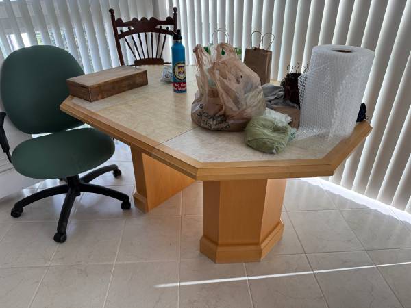 Free Octogon table with leaf - First come! 1