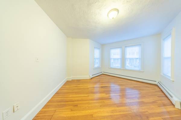 $2,700 / 2br - 1000ft2 - Beautiful Brighton 2 Bed For $2,700 AVAIL NOW (Brighton)64167982434819124
