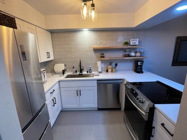 $1,600 / 1br - 800ft2 - COMPLETELY RENOVATED | FULLY FURNISHED | FREE UTILITIES (Chelan)63922933400706123