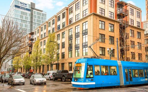 $1,915 / 1br - 861ft2 - Floor to Ceiling Windows, Resident-Reserved Garage Parking (Pearl/NW Portland/Downtown/Portland)63831537350401121
