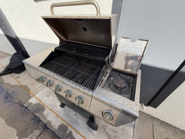 4-Burner Nexgrill + Propane Tank & Cover 1